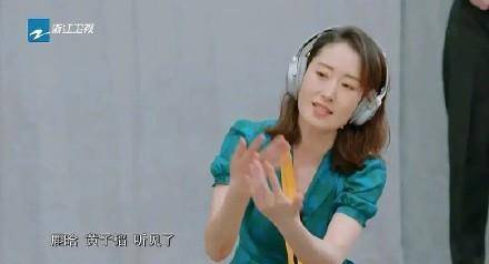 张艺兴代言华为手机视频
:“三缺一”是黑称？杨迪被批不尊重张艺兴录视频道歉