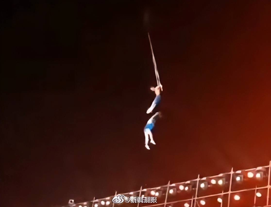 苹果版太空飞机游戏
:坠亡杂技女演员家属获得公司赔偿，其遗体已被送回老家
