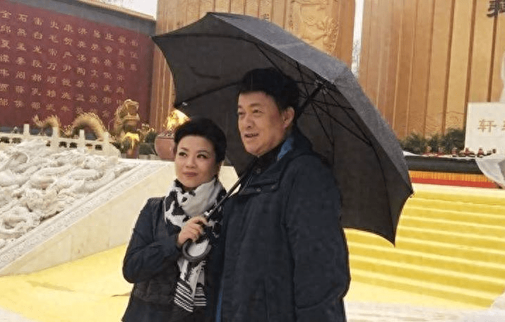 张也：55岁还未婚，和62岁的吕继宏互相陪伴多年，不结婚也幸福-第31张图片-太平洋在线下载