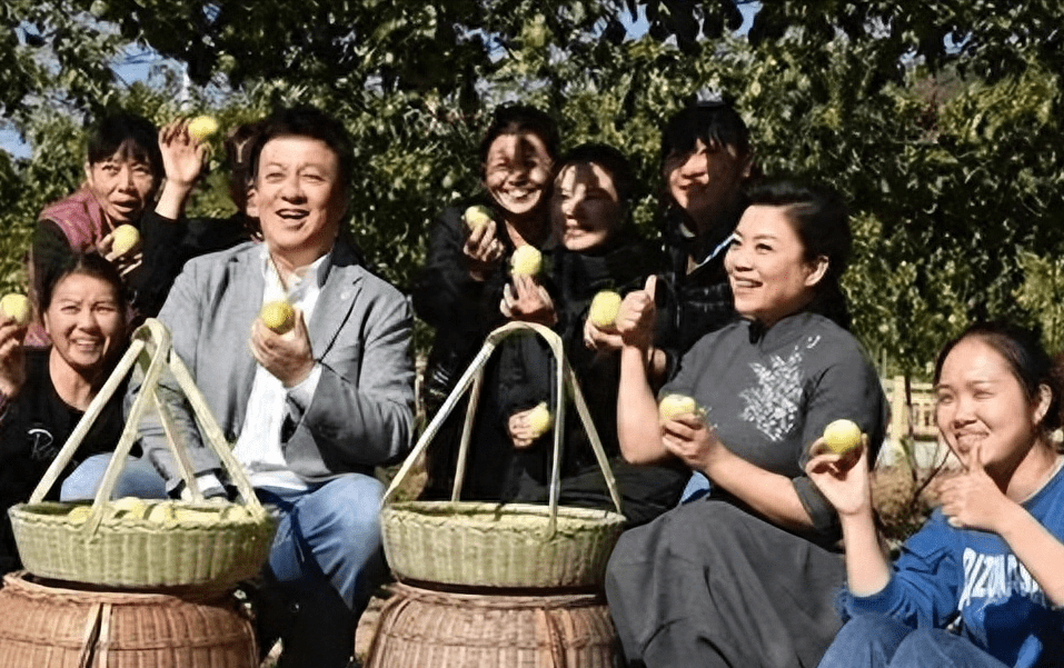张也：55岁还未婚，和62岁的吕继宏互相陪伴多年，不结婚也幸福-第34张图片-太平洋在线下载